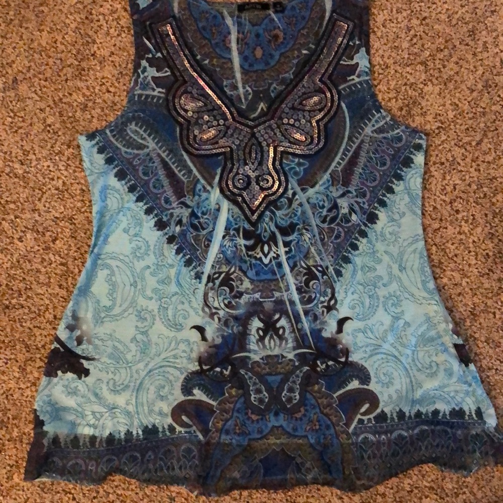 Screen printed top. - Picture 1 of 5